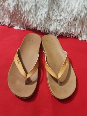 Reef Cushion Court sandals